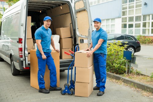 Removalist services including packing and loading in Robertson